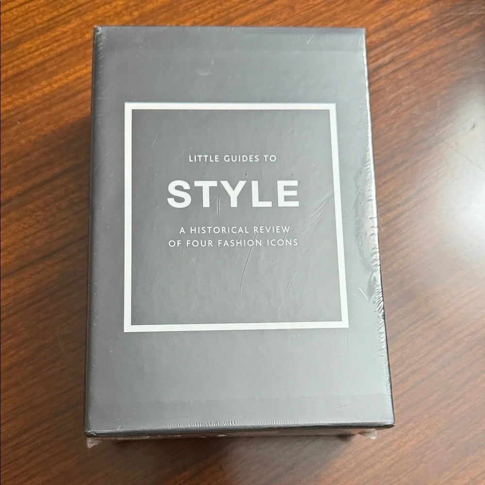 Little Guides to Style Box Set - Chanel - Dior -Gucci - Prada - NEW & Sealed - Picture 2 of 4